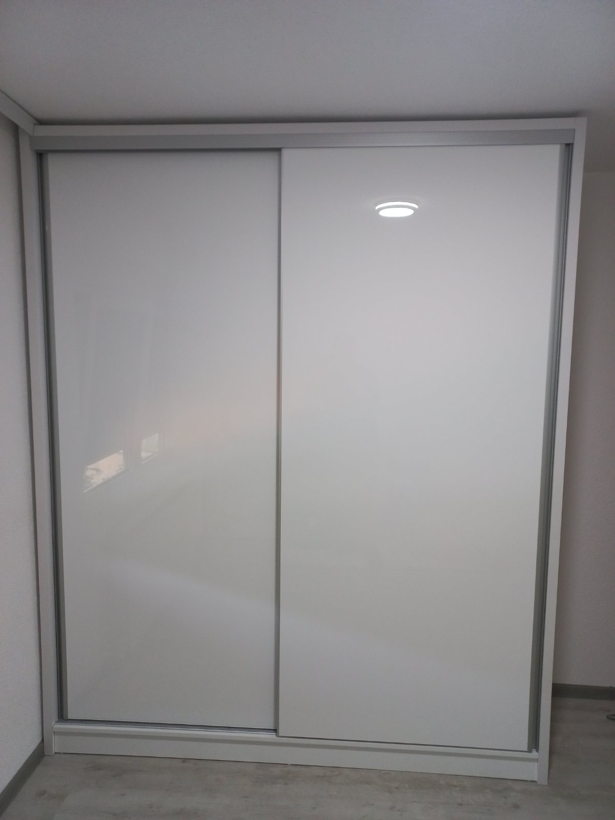 Bijeli MDF ormar